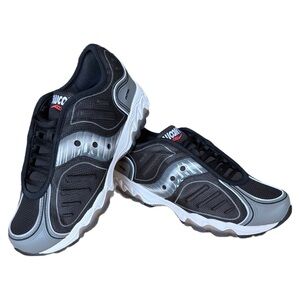 Saucony Matrix Black and Gray Sneakers *NEW* Men’s size 11